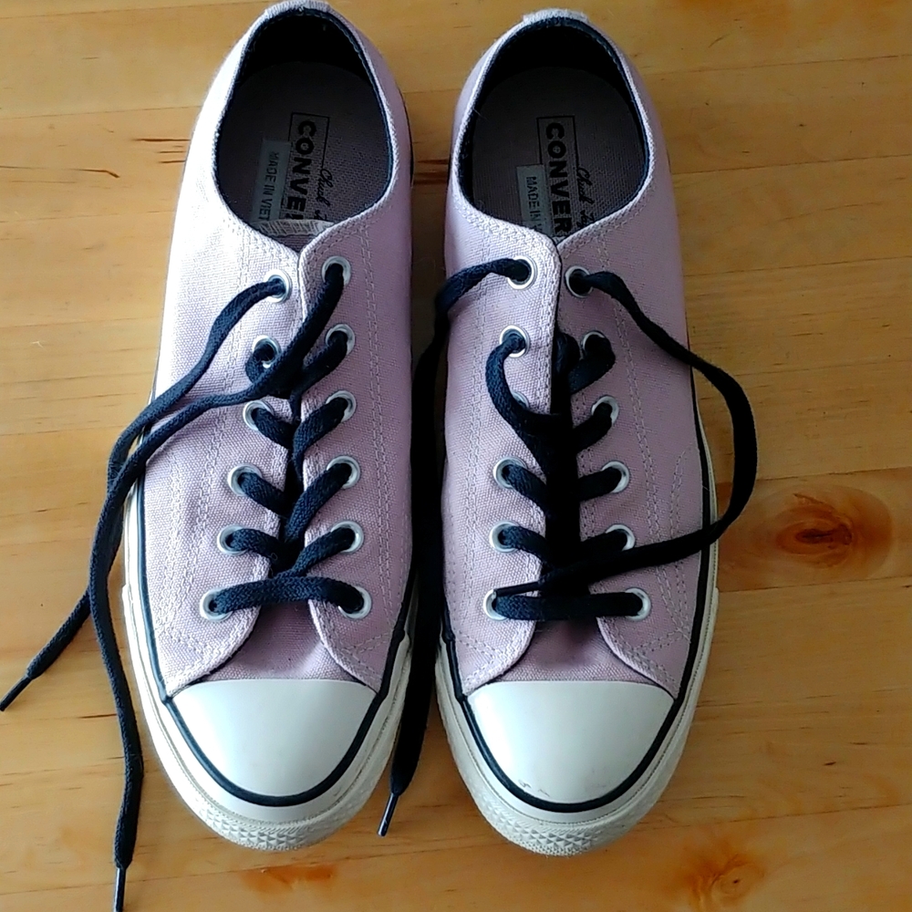 Chuck Taylor Converse - Women's size 10